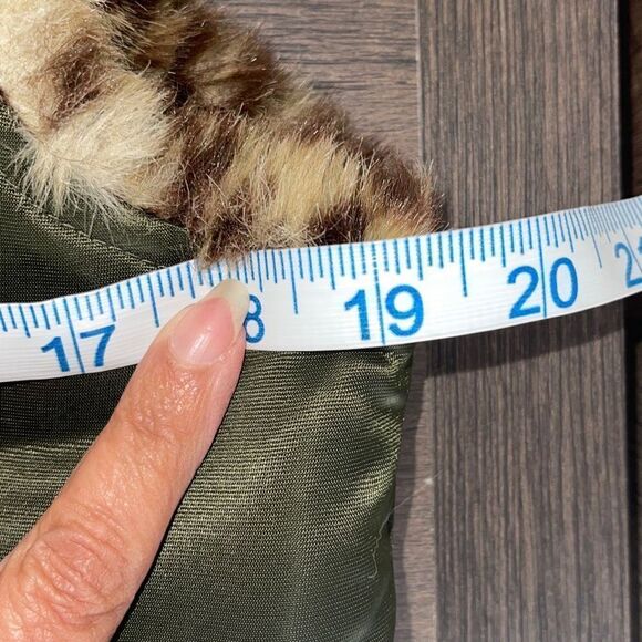 Guess Womens Faux Fur Vest Animal Print Reversible Full Zip Tan‎ Green Medium - Picture 10 of 11